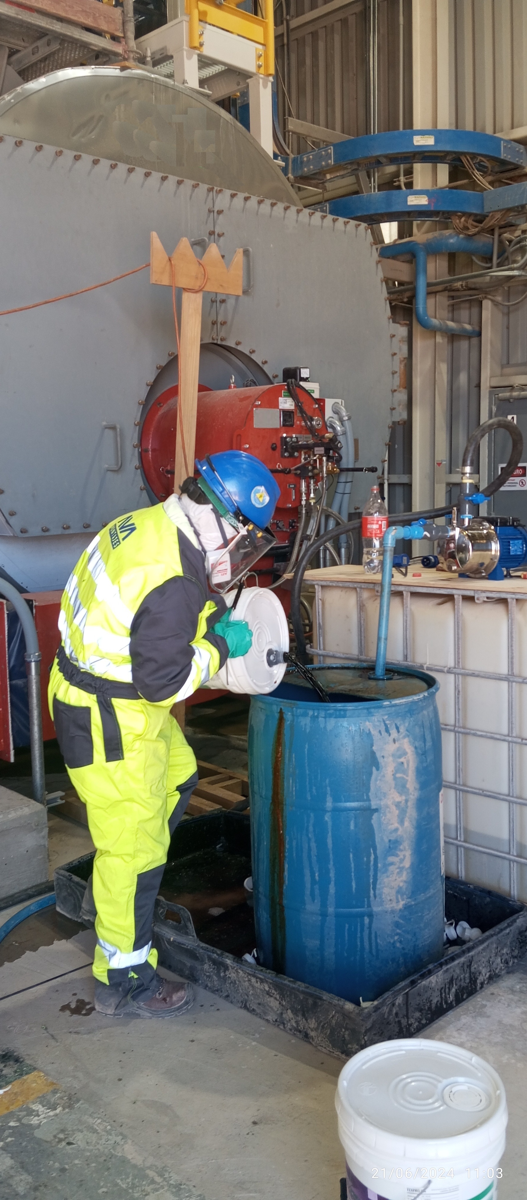 Proceso de limpieza química industrial